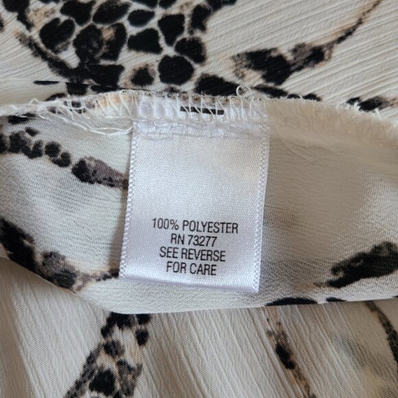 Croft & Barrow Giraffe Print Sleeveless Top Medium | V-Neck Button Blouse - Picture 5 of 5